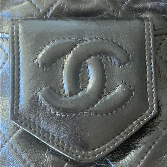 CHANEL Vintage Mini Black Lambskin Camera Bag - Picture 14 of 17